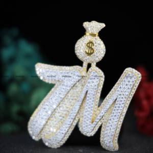 Collar Hip Hop Personalizado con Inicial, Número y Bolsa de Dinero, con Moissanita VVS de Corte Brillante Redondo, Estilo Iced Out para Hombre - Product Image 3