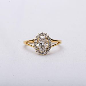 Adorna tu dedo con elegancia en este anillo de diamantes de corte ovalado, elaborado en oro amarillo de 14 quilates con diamantes cultivados en laboratorio. - Product Image 5