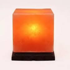 Lampe de sel de roche himalayenne carrée de qualité supérieure fabriquée à la main avec base en bois pour un éclairage d'ambiance relaxant et un décor de style amoureux - Product Image 2