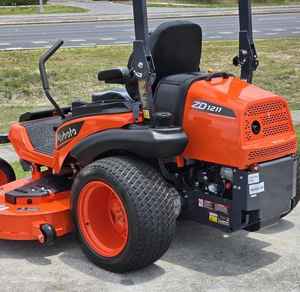 Cortadora de Césped Comercial de Giro Cero Kubota ZD1211L-3-72 2025, Diésel, 24.8HP, de Alta Resistencia, Más Vendida - Product Image 1