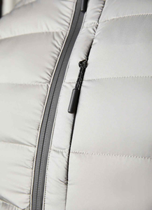 2025 Brand New Hot Sell Autumn Winter Lightweight Custom Color Quilted Down Puffer <b>Waistcoat</b> Men <b>Women</b> Zipper Style Puffer Vest - Product Image 4