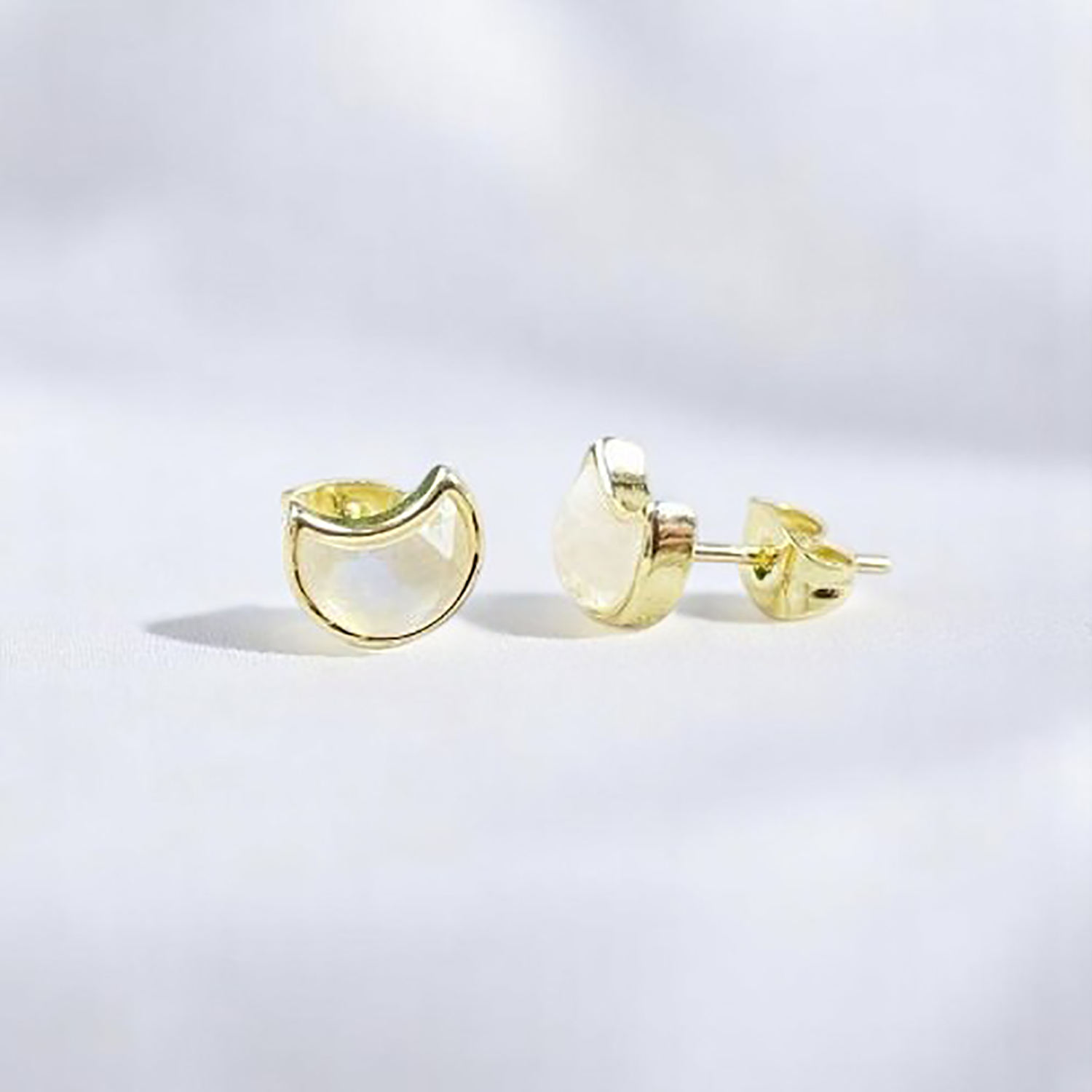 มูนสโตน