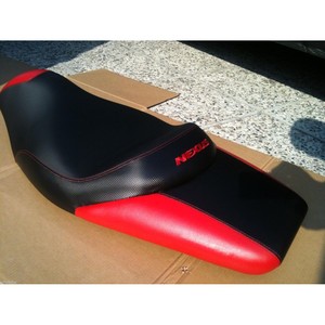 Coprisedile Personalizzato in Fibra di Carbonio Rossa per Scooter Gilera Nexus 250-300, Accessori per Scooter - Product Image 1