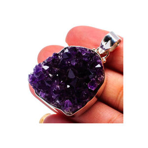 Joli pendentif fait à la main en cristal d'améthyste en argent Sterling 925 à vendre au meilleur prix - Product Image 1