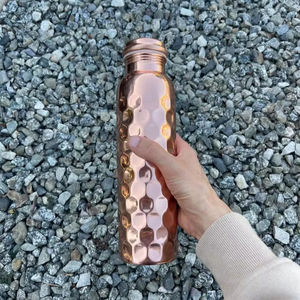 Bouteille d'eau potable à double paroi en cuivre véritable à 100%, écologique, martelée, avec design personnalisé - Product Image 1
