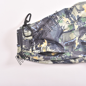 Pantalon de ski cargo ample camouflage forêt de haute qualité avec taille ajustable, tissu respirant, multiples poches et coupe ample - Product Image 4