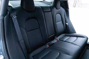 Modelo 2023, 3 Coupe AWD, Bajo Kilometraje, Caja de Cambios Automática, Volante a la Izquierda, Asientos de Cuero Oscuro, Motor Turbo de Gasolina, Techo Solar Panorámico, R18 - Product Image 5