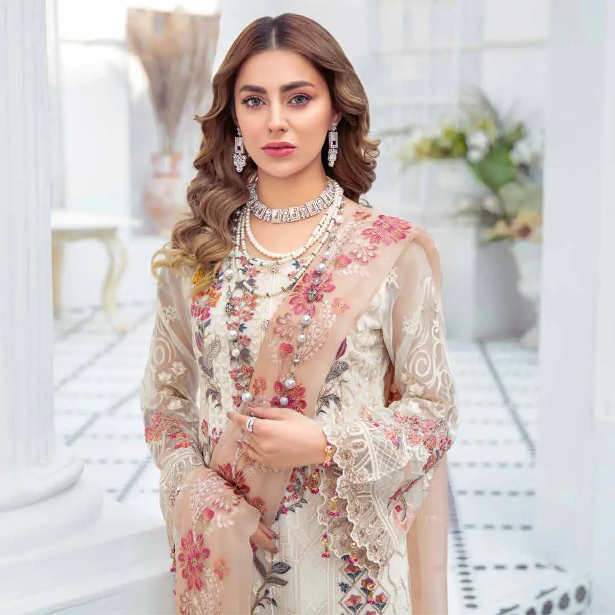 Großhandel indische pakistani sche maßge schneiderte Hochzeits kleid in Elfenbein über schwere Stickerei vor und Dupatta in Chiffon Stoff