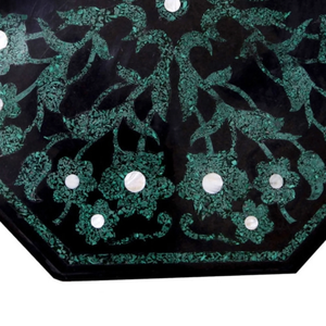 Table de chevet en marbre vert avec incrustation de nacre, modèle d'amour personnalisé, art populaire indien, fleur, travail artisanal, Pietra - Product Image 3