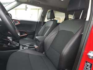 Clean Red 2024 K i a Soul GT-Line FWD utilisé avec les sièges en cuir Pack de technologie Bluetooth de démarrage à distance Sièges chauffants à toit ouvrant - Product Image 5