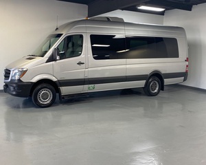 Mercedes-Benz Sprinter 3500 2016 Usada, 13 Pasajeros - Product Image 2