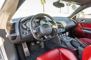 PRÊT À ÊTRE EXPÉDIÉ RHD/LHD 2009 AU-DI R8 COUPE BOÎTE DE VITESSES MANUELLE 6 VITESSES INTÉRIEUR ROUGE EXCLUSIF AUDI - Product Image 5