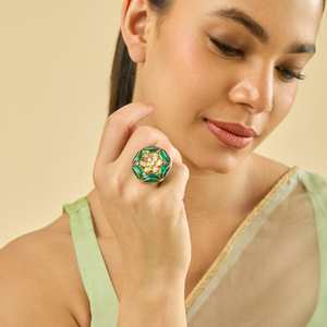 แหวนแฟชั่นคุนดัน - แหวนแต่งงาน ฟรีไซส์ ประดับเพชรทรงปรินเซสคัท ชุบทอง - Product Image 2