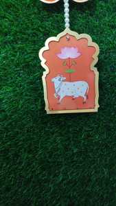 Colgante de Puerta con Diseño de Vaca y Loto Pichwai, Hermoso Adorno de Vaca para Decoración, Recuerdo de Inauguración de Casa, Fiesta en Casa, Vaca Kamdhenu - Product Image 3