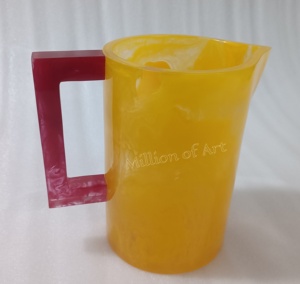 Pichet à eau en résine fait à la main moderne et écologique de luxe avec motifs de tourbillon d'eau jaune Verres de qualité supérieure pour un usage domestique - Product Image 3