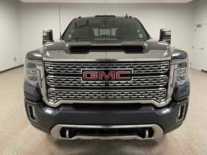 GMC Sierra 3500HD Denali Crew Cab LB DRW 4WD 2020 / En venta con bajo kilometraje, motor de gasolina, coche usado en buen estado y sin accidentes - Product Image 2
