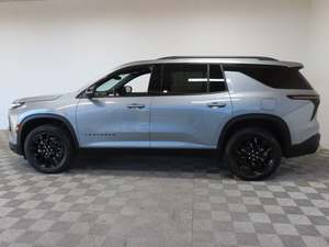 Chevrolet Traverse LT AWD 2024, conduite à gauche, intérieur foncé, sièges en tissu, automatique, SUV R19 - Product Image 5