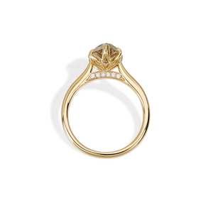 Anillo Luminoso de Diamante Cultivado en Laboratorio VS1 de 2.76 Ct, Color Marrón Claro, en Oro Amarillo de 14K, Tono Cálido, Tipo Old Mine Pear Fine Champagne - Product Image 2
