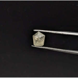 Diamante natural facetado suelto en forma de pentágono elegante de 5.3-6.5 mm, color sal y pimienta - Product Image 5