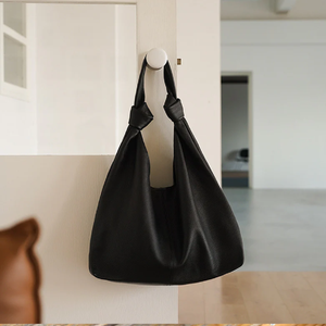 Sac hobo en cuir marron souple avec une forme ample et décontractée et une seule sangle, un sac à main confortable et élégant, en gros - Product Image 3