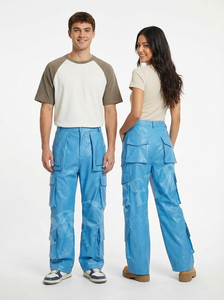 Pantalon cargo en cuir PU avec logo brodé personnalisé, jambes larges, poches utilitaires, streetwear, mode décontractée, coupe droite, pantalon en cuir - Product Image 2