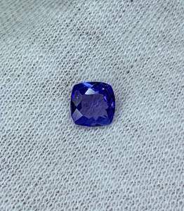 พลอยแทนซาไนต์ธรรมชาติคุณภาพดีที่สุด ทรงเหลี่ยมแบบคุชชั่น สีฟ้า สำหรับทำเครื่องประดับ มีจำหน่ายสำหรับขายส่ง - Product Image 4