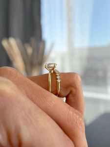 Ensemble de deux bagues courbées avec diamant ovale de laboratoire de qualité supérieure, or massif 14 carats, bijoux élégants unisexes pour cadeau - Product Image 5