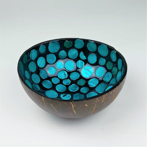 Cuenco de Nácar Pulido, Elaborado para Servir como un Impresionante Centro de Mesa para Mesas y Estantes - Product Image 1