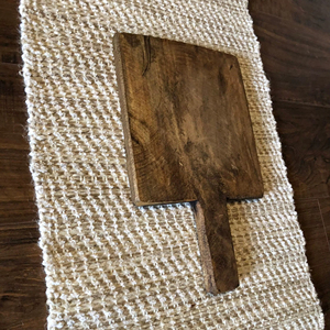 Planche à découper carrée rustique sculptée à la main en bois massif naturel, planche à découper et à servir faite à la main pour un style de ferme - Product Image 3