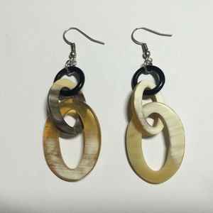 Pendientes de aro de cuerno de búfalo hechos a mano de alta calidad con perla, joyería natural de gran venta a precios de mayorista - Product Image 2