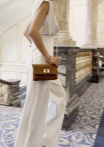 กระเป๋าสะพายไหล่หนังกลับแบบ Turn Lock พร้อมสายโซ่- หนังแท้อิตาลี-ทำด้วยมือ-PS658 - Product Image 5