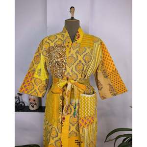 Kimono Kantha réversible pour femme, cousu main, en coton bohème avec imprimé artisanal, idéal pour la détente estivale en jardin ou comme tenue de plage - Product Image 4