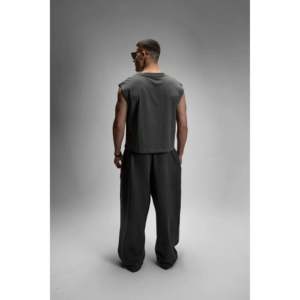 Camiseta sin Mangas Corta Unisex S22 de Algodón Orgánico 220 GSM Color Ceniza Volcánica Transpirable con Capucha Estilo Urbano - Product Image 2