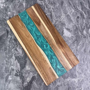 Plateau de service de rivière époxy pour cuisine Planche à découper Planche à charcuterie en résine époxy et bois d'acacia - Product Image 4