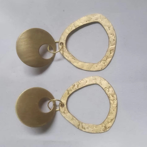 Pendientes de aro de latón dorado de primera calidad, conjunto de joyas de lujo Unisex para ocasiones de fiesta de Falak World Export - Product Image 1