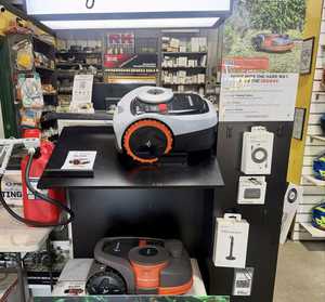 Envío Rápido: Robot Cortacésped Industrial Eufy E18, Máx. 0.3 Acres, Inalámbrico, Mapeo Automático, Cámara de Seguridad, Cubierta Protectora para Exteriores KL - Product Image 1