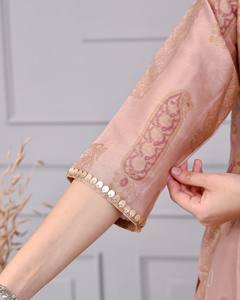 Ensemble de costume en coton Zehra Zari avec dupatta en chanderi, tenue traditionnelle élégante au meilleur prix - Product Image 3