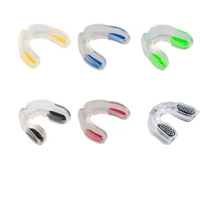 Protège-dents en silicone transparent avec grille de protection pour usage sportif - Product Image 2