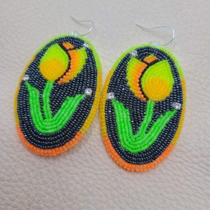 Pendientes llamativos intrincados con bordado y cuentas con un toque de estilo llamativo elegante de la India - Product Image 2