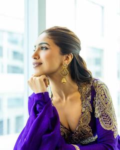 ชุดราตรีผ้าไหมชินนอนคอลเลคชั่นใหม่ ปักด้วยด้ายซารีและเลื่อมขนาด 5 มม. งานปักประณีต ชุดเจ้าสาวไซส์ใหญ่ - Product Image 2