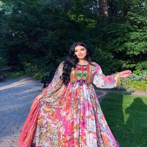 Dernière impression de fleurs traditionnelles faites à la main KUCHI robe hiver/été afghan toutes tailles couleurs en lin de soie disponible en gros - Product Image 1