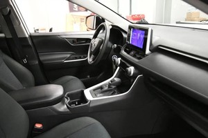 H&S USED 2024 TOYOTAS RAV4 LE 2.5L 4-CYLINDRES VOITURE D'OCCASION PROPRE - Product Image 2