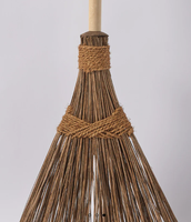 Balai à veines de feuille de noix de coco avec manche en bois pour le nettoyage du jardin fabriqué au Vietnam