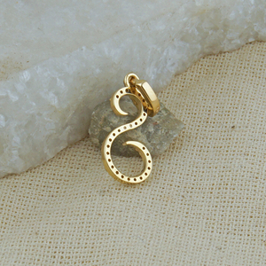 จี้เพชรธรรมชาติทรงหยดน้ำ ทองคำ 14k สีเหลือง ตัวอักษร S แบบเขียนด้วยลายมือ จี้ทำมือ งานละเอียด ขายส่ง จี้สำหรับทุกเพศ - Product Image 3