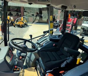 Mini tractor agrícola Massey Ferguson 4wd usado, tractor agrícola con tracción en las 4 ruedas para tierras agrícolas. - Product Image 4