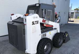 Nouvelle chargeuse compacte Ozziquip avec attelage Bobcat, godet 4 en 1, pelles rétrocaveuses remorquables à vendre - Product Image 3