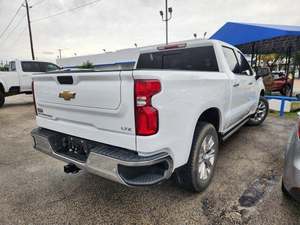 Asequible Chevrolet Silverado 1500 LTZ Crew Cab RWD 2021 con volante a la izquierda/derecha - Product Image 4
