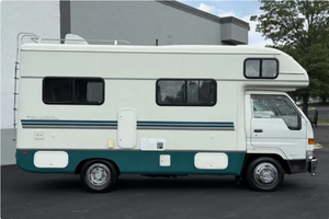 LISTO PARA CONDUCIR - USADO, VOLANTE A LA IZQUIERDA |   CONDUCCIÓN DERECHA |   Autocaravana TOYOTA TOYOACE 1998 - Product Image 2