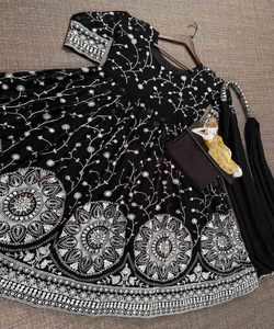 Robe de mariée en Georgette lourde et exclusive avec broderie et sequins, avec bas de robe et dupatta, prix de gros, vêtement ethnique, vêtement de Surat, Gharara - Product Image 4