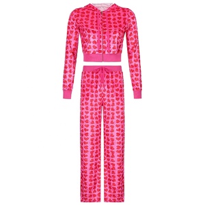 Conjunto de Jogger con capucha recortada de invierno con estampado personalizado para mujer, ropa informal para exteriores | Servicio OEM - Product Image 3